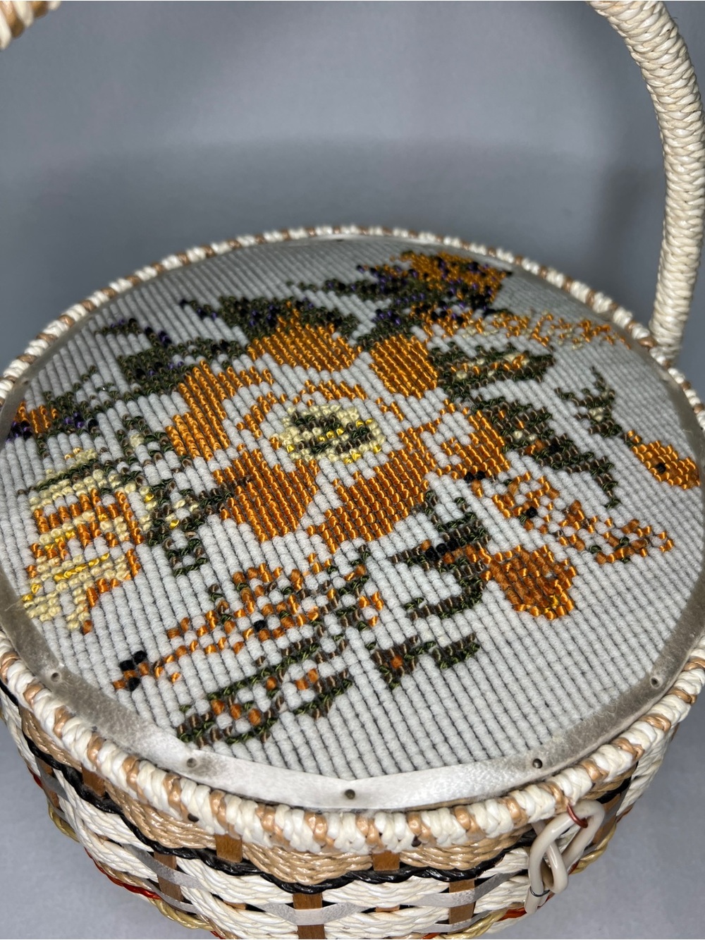 Vintage Japan 70’s Handwoven Floral Needlepoint Basket Purse - Cream & Mustard - Picture 2 of 11